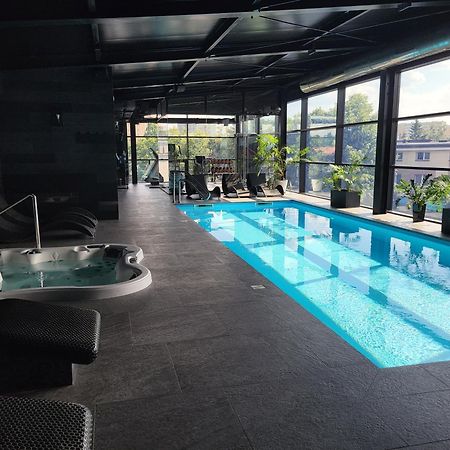 Hotel Royal & Spa ビャウィストク エクステリア 写真 The pool at the hotel