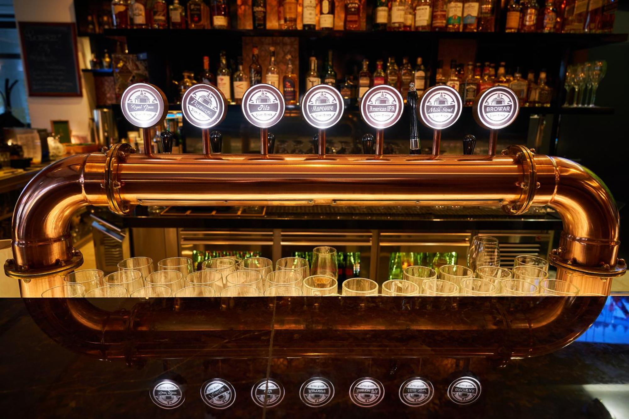 Hotel Royal & Spa ビャウィストク エクステリア 写真 Beer taps